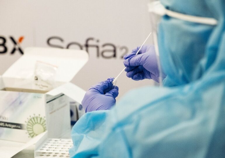 Aumentan los ingresos, las UCI y los casos activos en un día con 2 fallecidos en la Región de Murcia