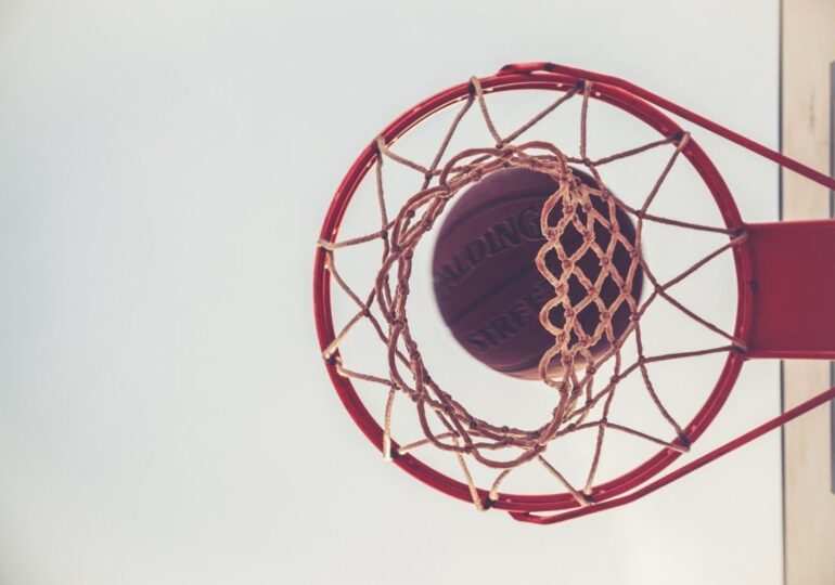 Victoria del UCAM Murcia CB sobre el FC Barcelona (77-73)