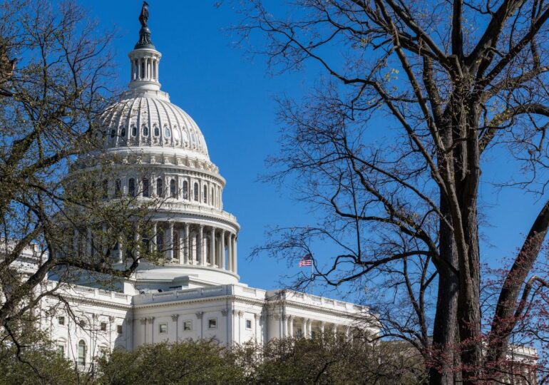 El asalto al capitolio de Estados Unidos deja 4 muertos y 52 detenidos