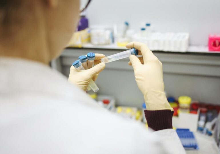 Denuncian a la Conselleria para vacunar a médicos privados como todos