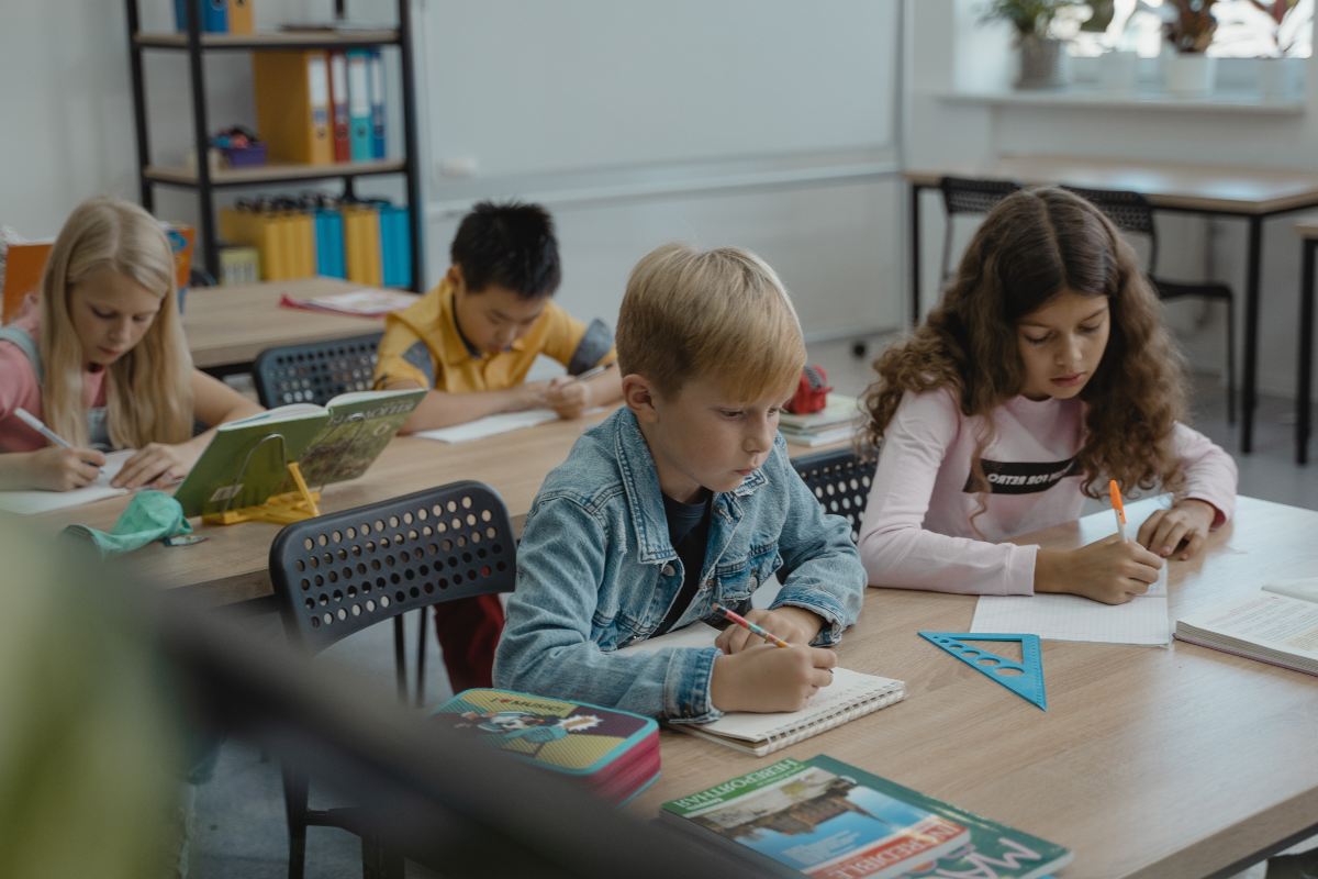 vox convence para que suene el himno de España en las aulas murcianas