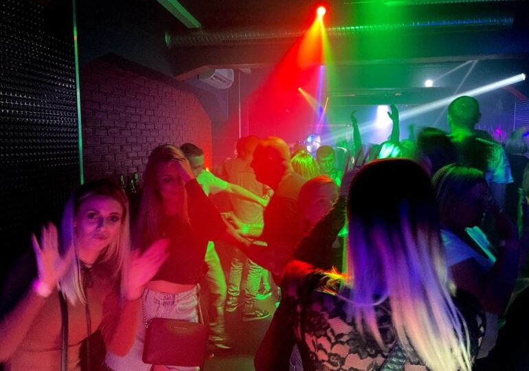 Vuelve el baile y la barra a los locales de ocio de Murcia