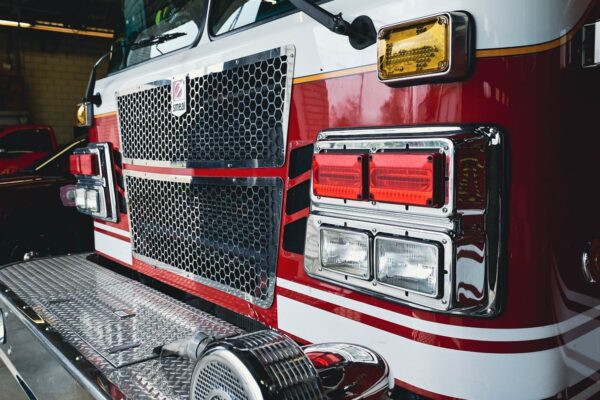 Bomberos de Alicante ayudan tras la DANA en Valencia.