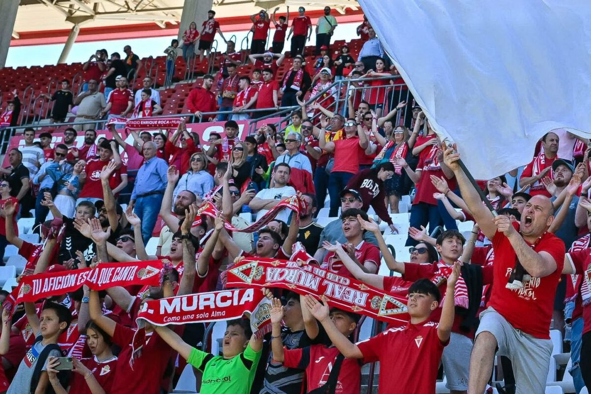 El Real Murcia decide no ir a la Federación.
