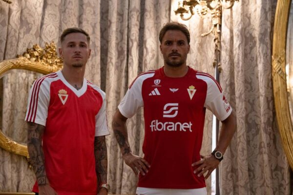 El Real Murcia comparte ruta con aliados sorprendentes.