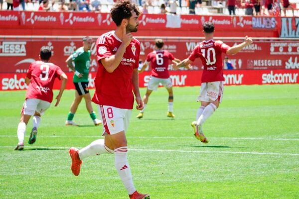 El real Murcia sigue su camino hacia el éxito.