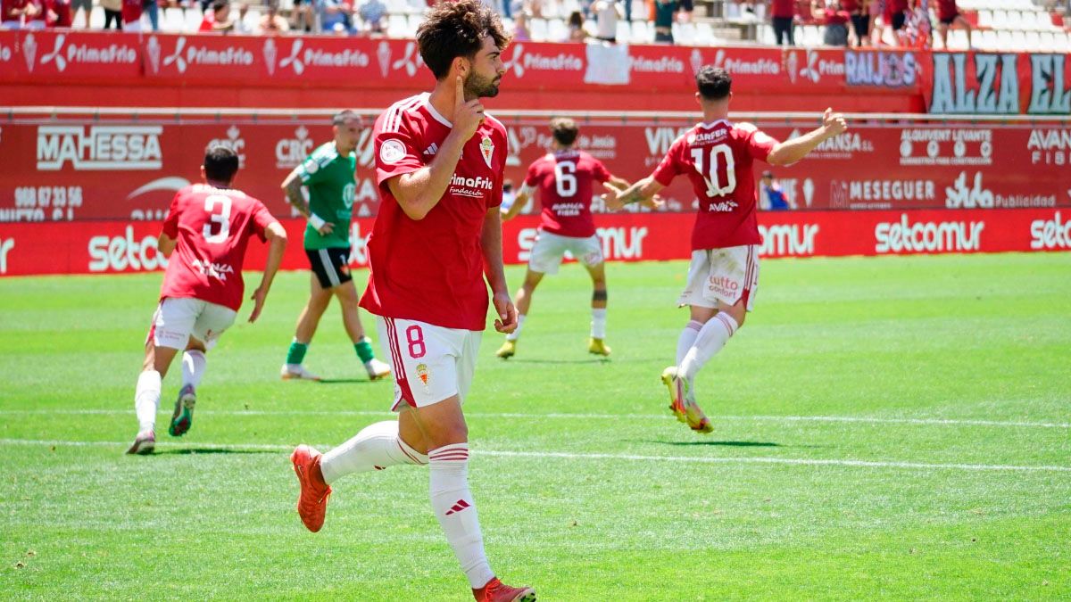 El real Murcia sigue su camino hacia el éxito.