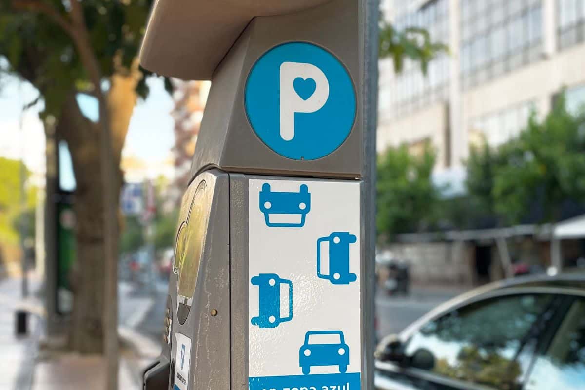 Alicante extiende el horario de la zona azul, pero no ofrece aparcamiento gratuito para vehículos eléctricos