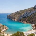Cala de la Granadella Javea Espana 2014 07 01 DD 37 1 Alicante prohíbe fumar en sus playas para promover un entorno libre de humo.